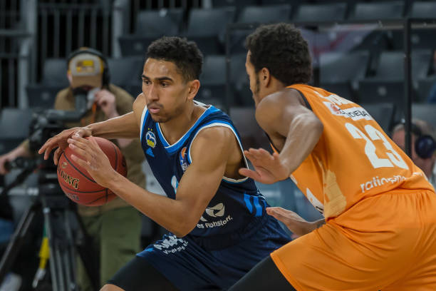 球又能助攻 球又能助攻