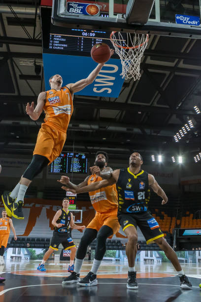 固的防守来 固的防守来